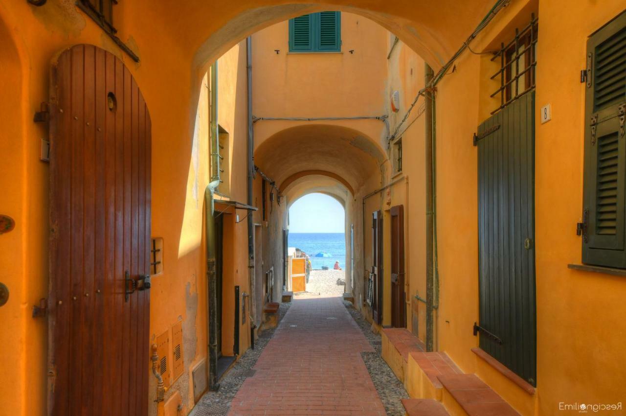Hotel Arabesque Varigotti Exterior foto